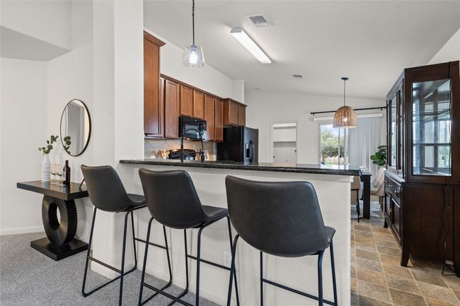 Additional counter height seating | Image 9