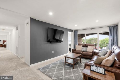 apt-256-438 Girard St, GAITHERSBURG, MD, 20877-3322 | Card Image