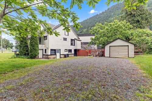 231 Spruce St, Harrison Hot Springs, BC, V0M1K0 | Card Image