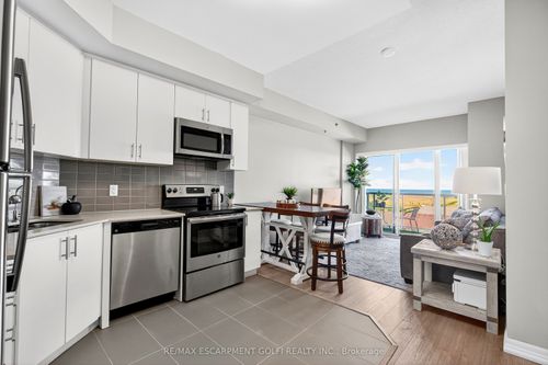 505-560 N Service Rd, Grimsby, ON, L3M0G3 | Card Image