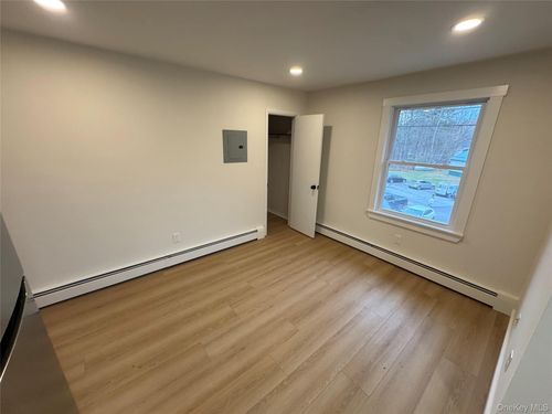 apt-d3-98 E Market St, Hyde Park, NY, 12538-1647 | Card Image