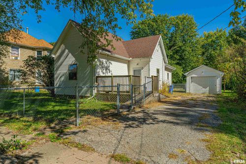 205 N 3rd St, Easton, IL, 62633-9309 | Card Image