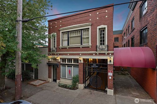 231 Summit Ave E, Seattle, WA, 98102-5638 | Card Image