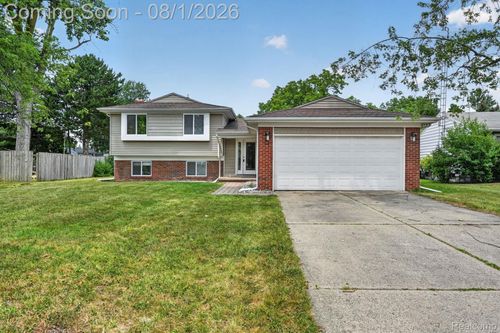 5090 Spinning Wheel Dr, Grand Blanc, MI, 48439-4226 | Card Image