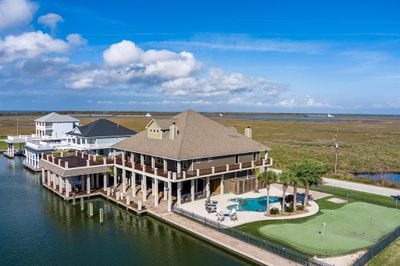 1245 Lagoon Drive, House other with 5 bedrooms, 3 bathrooms and null parking in Crystal Beach TX | Image 3