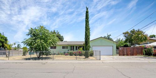 9046 San Pasqual Way, Stockton, CA, 95210-1242 | Card Image