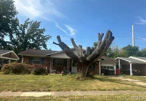 2216 Foggy Bottom Dr, Florissant, MO, 63031-2709 | Card Image