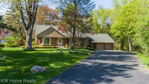 32430 Dohany Dr, Farmington Hills, MI, 48336-1704 | Card Image
