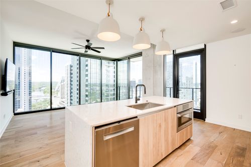 2801-84 East Avenue, Austin, TX, 78701 | Card Image
