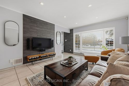 427 Lolita Gdns, Mississauga, ON, L5A2A8 | Card Image