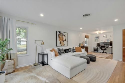 1500 Northridge Dr, Austin, TX, 78723-2522 | Card Image