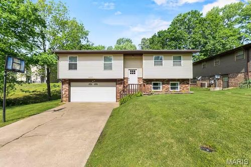 2009 Steven Dr, Cape Girardeau, MO, 63701-2517 | Card Image