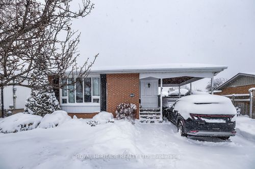 803 Oliva St, Pickering, ON, L1W2V9 | Card Image