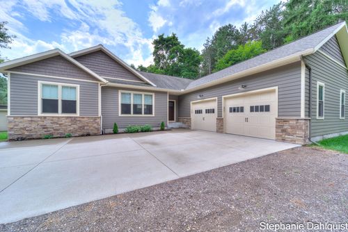 3349 River Rd, Twin Lake, MI, 49457-8822 | Card Image