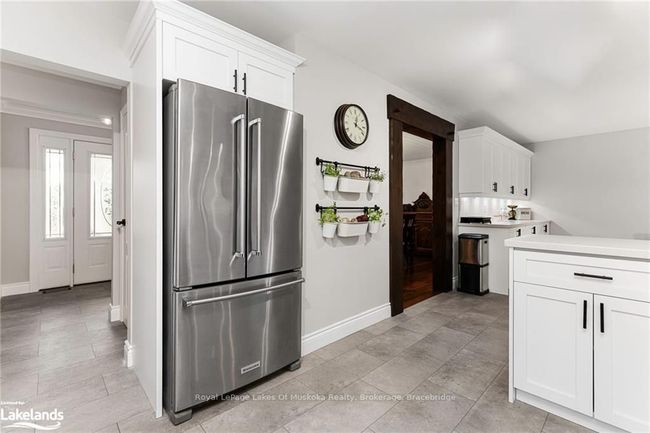 1105 Rosseau Lake Rd 1, House other with 3 bedrooms, 2 bathrooms and 8 parking in Windermere ON | Image 4