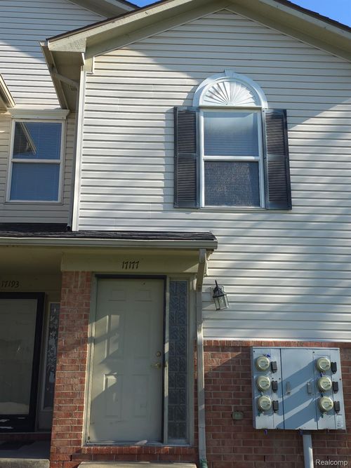 17177 Higdon Dr, Brownstown, MI, 48193-1707 | Card Image