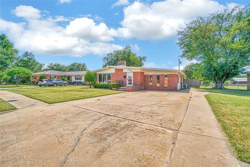 1909 N Flamingo Ln, Altus, OK, 73521-1423 | Card Image