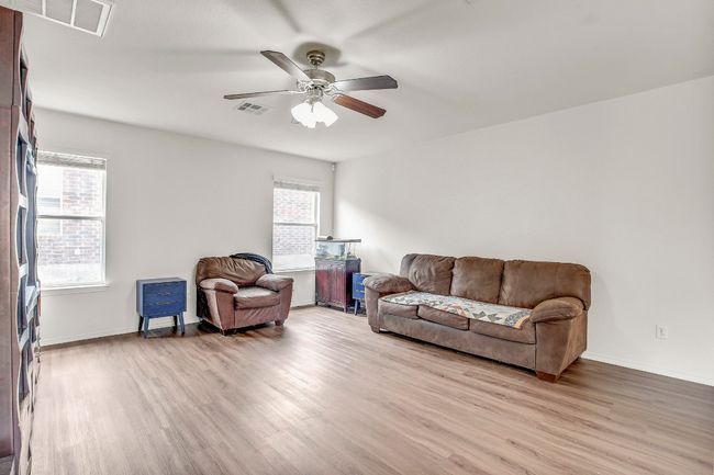 Ceiling fan and plenty of natural ligh | Image 13