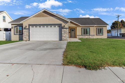 590 W 24th St, Burley, ID, 83318-2804 | Card Image