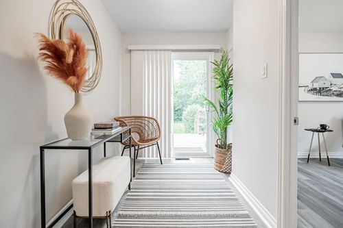 1094 Eastmount Ave, Mississauga, ON, L5E1Z4 | Card Image