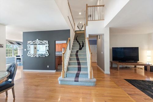 5 Country Club Ln, Pleasantville, NY, 10570-2348 | Card Image