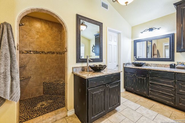 1167 Pipe Springs Dr, House other with 4 bedrooms, 4 bathrooms and null parking in Lakehills TX | Image 5