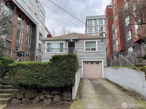 830 Ne 67th St, Seattle, WA, 98115-5556 | Card Image