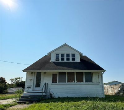 1005 Main Street, House other with 3 bedrooms, 1 bathrooms and null parking in Hoopeston IL | Image 2