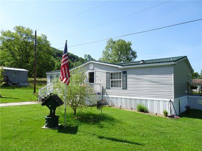 143 Sugar Pine Lane, House other with 3 bedrooms, 2 bathrooms and 4 parking in New Stanton PA | Image 3