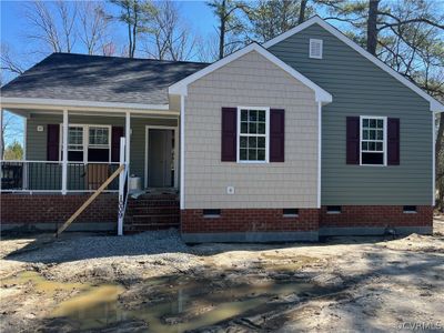 View of front facade with covered porch | Image 1