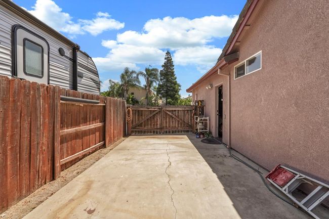 573 Fribourg Ln, House other with 3 bedrooms, 2 bathrooms and null parking in Manteca CA | Image 34