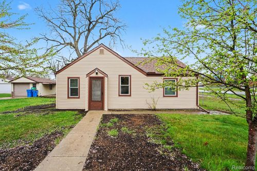 24026 Hopkins St, Dearborn Heights, MI, 48125-1926 | Card Image