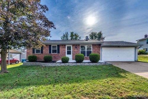 382 Cedar Run Dr, Ballwin, MO, 63021-6206 | Card Image
