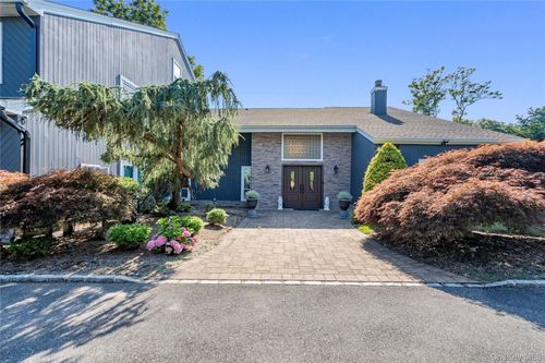 26 Tamara Ct, Huntingtn Sta, NY, 11747-4146 | Card Image