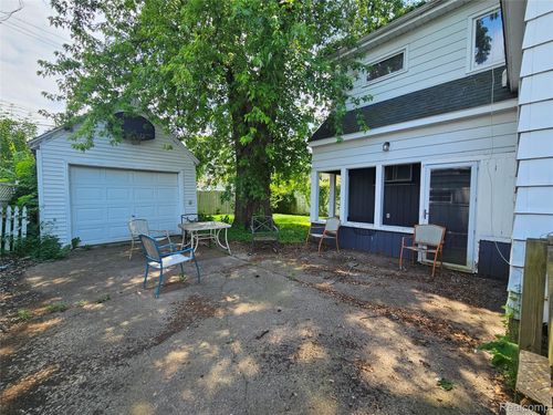 607 Roome Ct, Flint, MI, 48503-2210 | Card Image