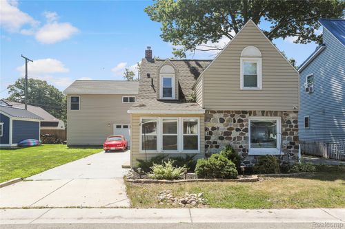 3051 Elmwood Dr, Fort Gratiot, MI, 48059-2811 | Card Image
