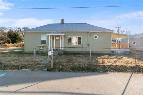 6802 Binswanger St, Saint Joseph, MO, 64504-2002 | Card Image