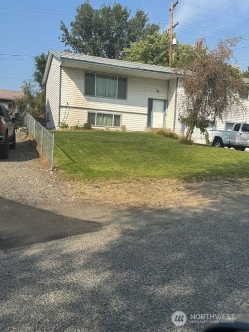 367-365 Fig Ave, Omak, WA, 98841-9238 | Card Image