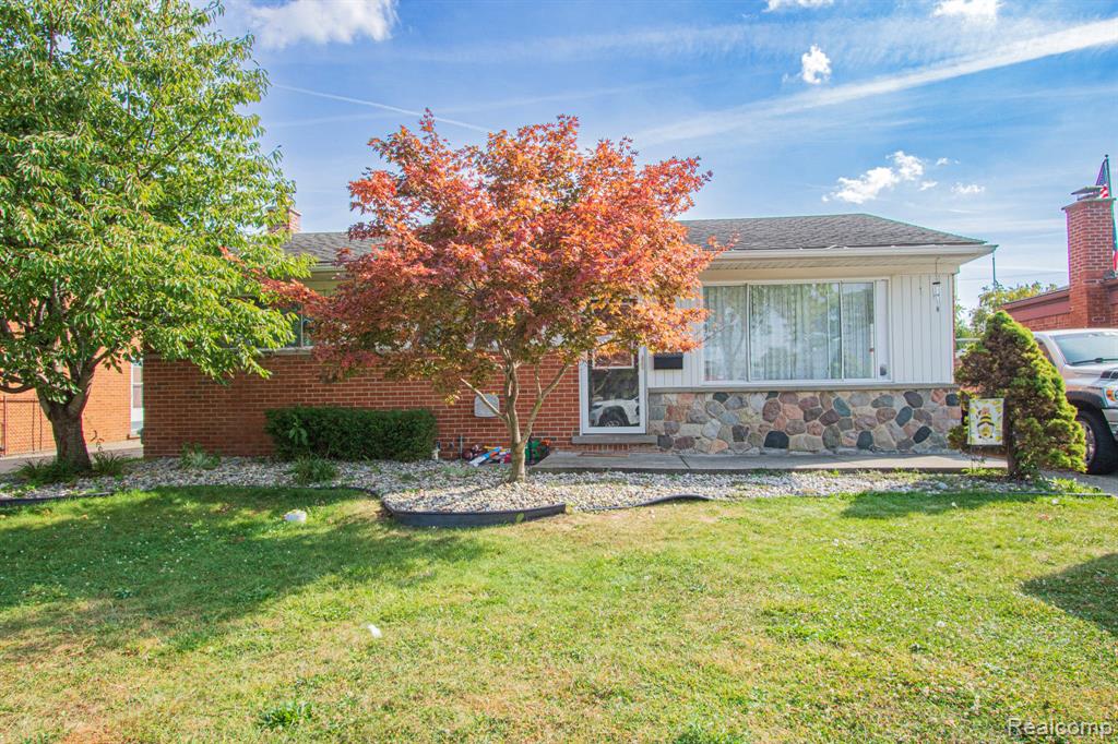 Christine St, Warren, MI 48093