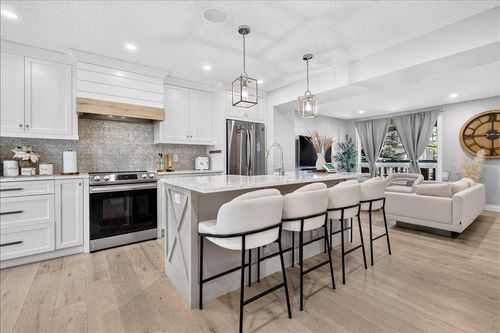 75 Shawglen Way Sw, Calgary, AB, T2Y1Y9 | Card Image