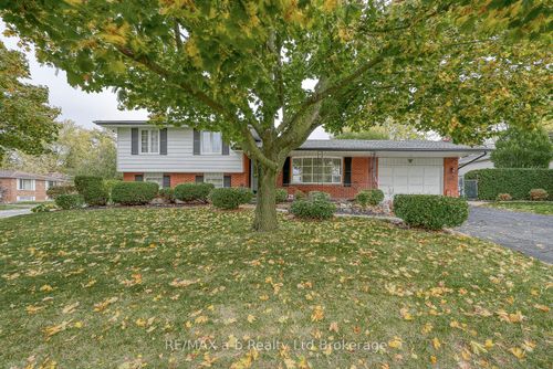 1 Golden Pl, Ingersoll, ON, N5C3N5 | Card Image