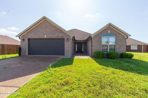 325 Hidden Springs Ln, Jackson, TN, 38305-1879 | Card Image