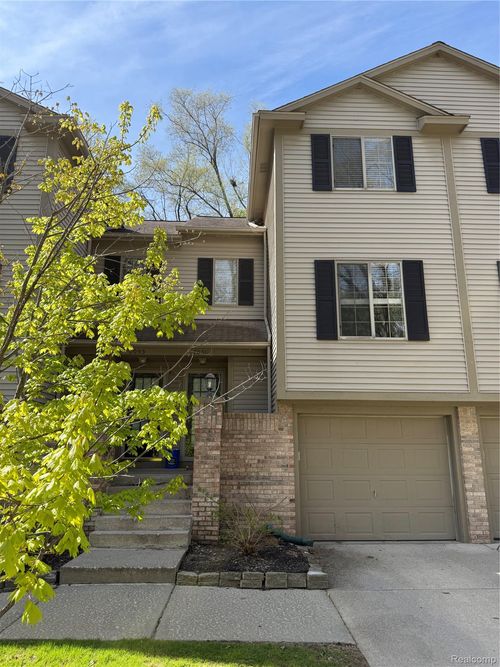 7059 Colonial Oaks Dr, Waterford, MI, 48327-4074 | Card Image