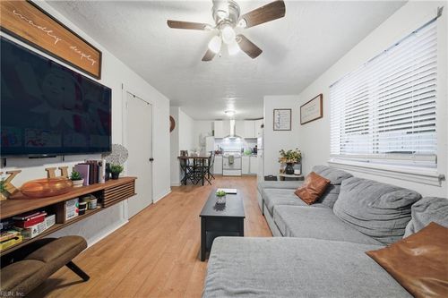 1525 Des Moines Ave, Portsmouth, VA, 23704-4301 | Card Image