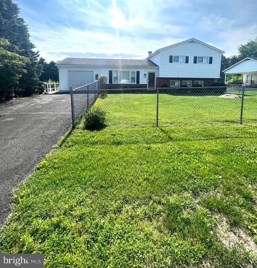188 Belvedere Dr, CHARLES TOWN, WV, 25414-1260 | Card Image