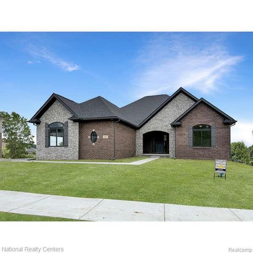 651 State St, Oxford, MI, 48371-6326 | Card Image