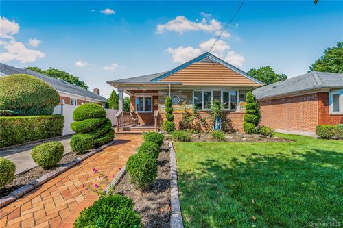 10 147th St, Whitestone, NY, 11357-1712 | Card Image