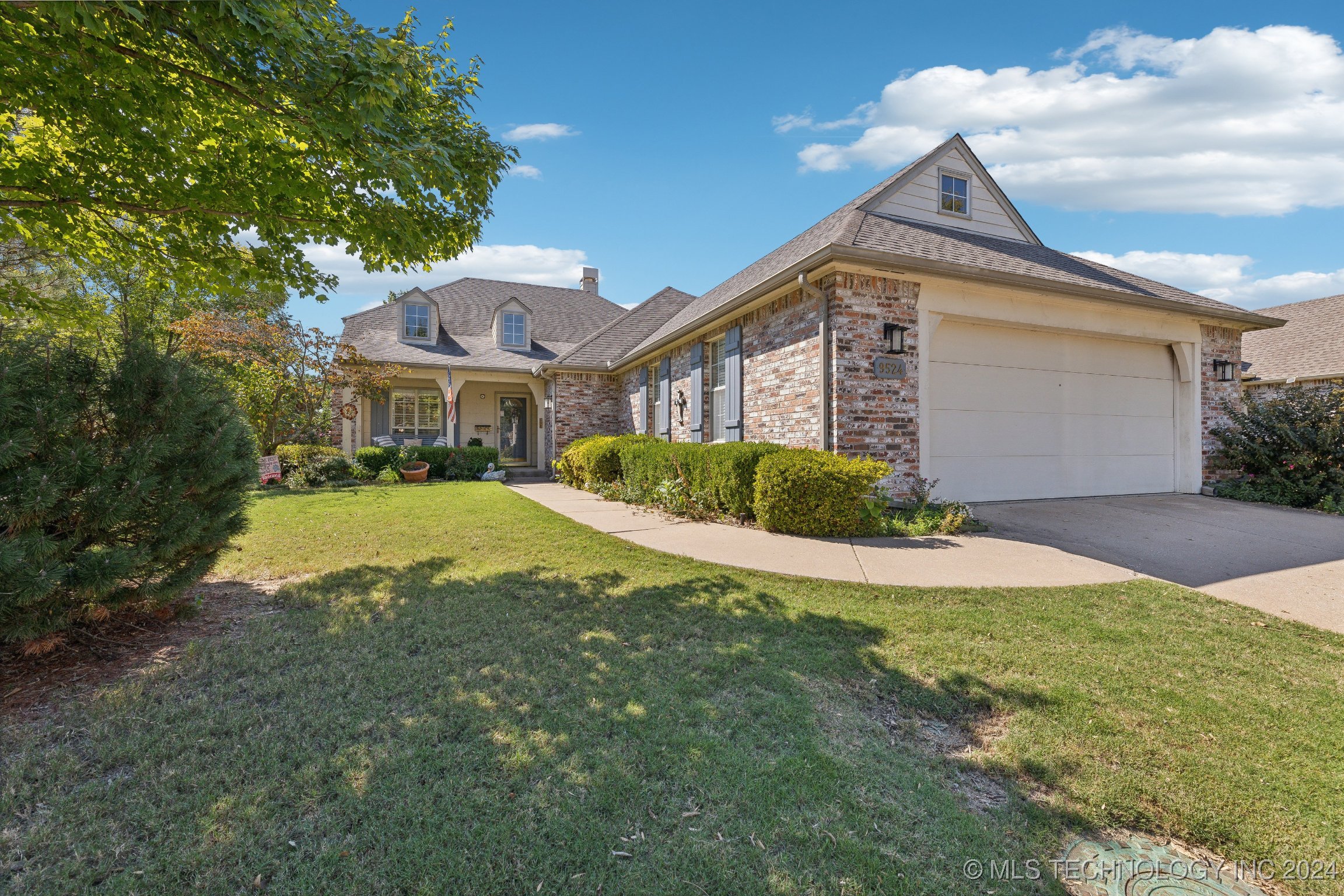 College Ct, Tulsa, OK 74137