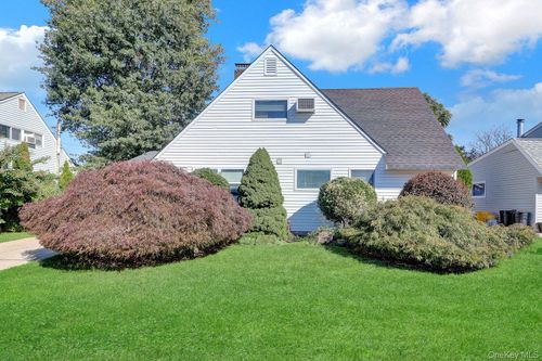 53 Spindle Road, Oyster Bay, NY, 11801 | Card Image