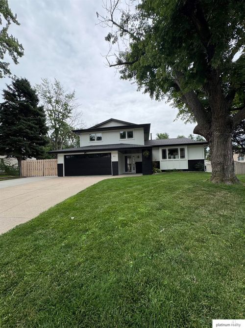 801 Donegal Dr, Papillion, NE, 68046-2103 | Card Image